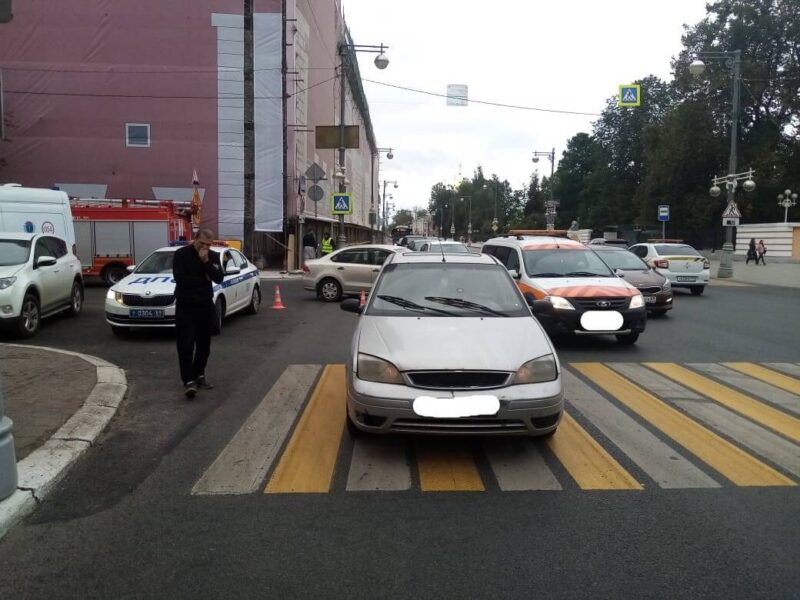 В Твери на улице Советской иномарка сбила 14-летнюю девочку
