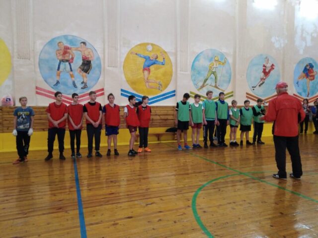 В городе Бологое школьные команды сыграли в мини-футбол В городе Бологое школьные команды сыграли в мини-футбол