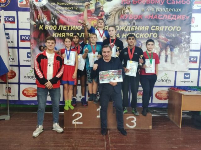 На межрегиональном турнире по боевому самбо победили борцы из Конаковского района