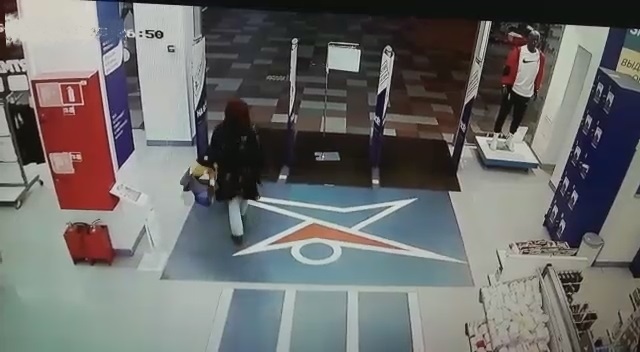 В Твери женщина украла дорогую куртку и продала ее в 4 раза дешевле В Твери женщина украла дорогую куртку и продала ее в три раза дешевле