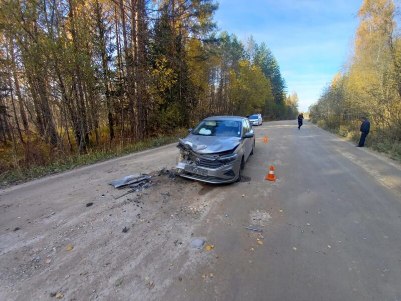 В Тверской области пенсионер на иномарке не рассмотрел лесовоз В Тверской области пенсионер на иномарке не рассмотрел лесовоз