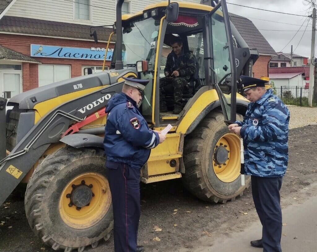 В Лихославльском районе инспекторы проверяли самоходную технику В Лихославльском районе инспекторы проверяли самоходную технику