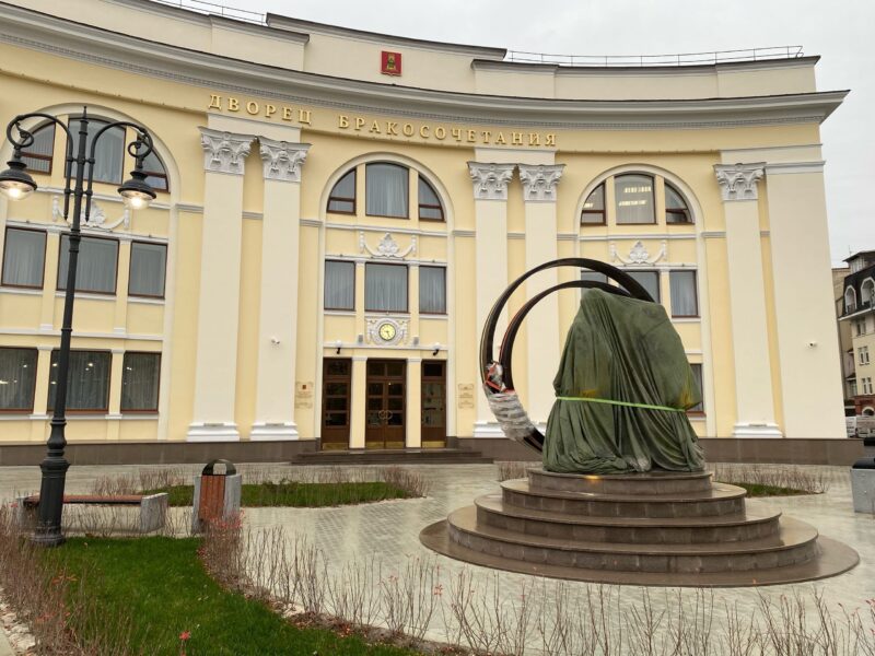 В Твери установили памятник великому князю Тверскому и его супруге В Твери установили памятник великому князю Тверскому и его супруге