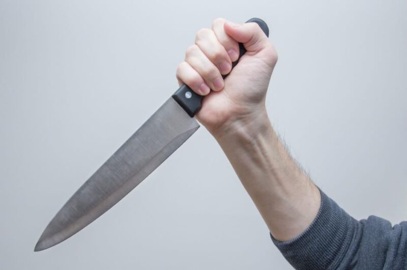 В Тверской области осудят убийцу знакомого В Тверской области мужчина избежал исправительных работ за нападение с ножом на товарища