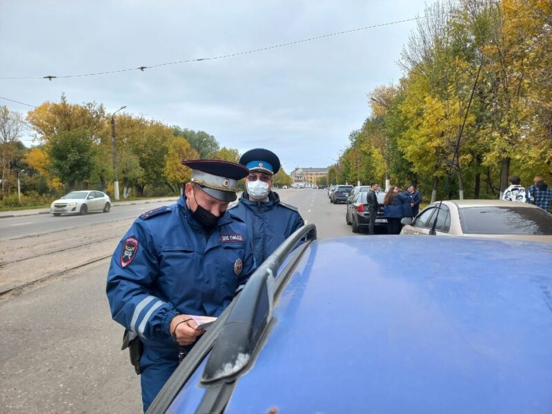 У трех должников арестовали машины во время рейда в Твери
