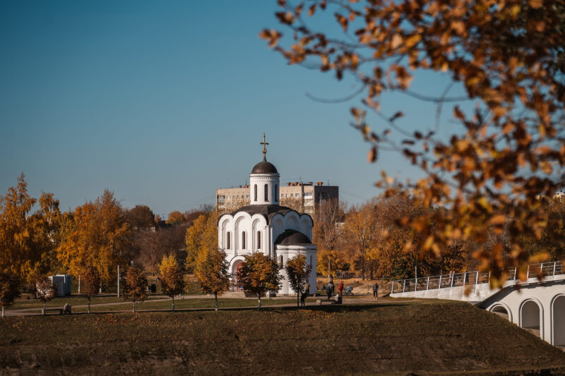 Тверской фотограф запечатлел золотую осень в городе Тверской фотограф запечатлел золотую осень в городе