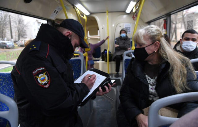 В автобусах "Транспорта Верхневолжья" продолжаются рейды по соблюдению масочного режима В автобусах "Транспорта Верхневолжья" продолжаются рейды по соблюдению масочного режима