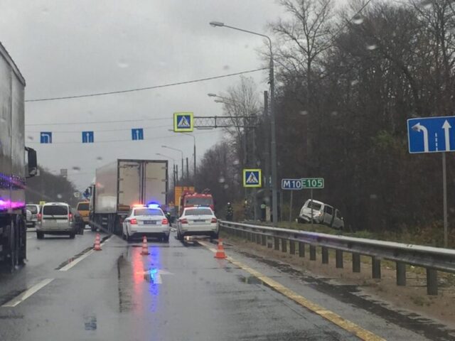 Под Тверью в ДТП пострадали четверо детей и один мужчина Под Тверью в ДТП пострадали четверо детей и один мужчина