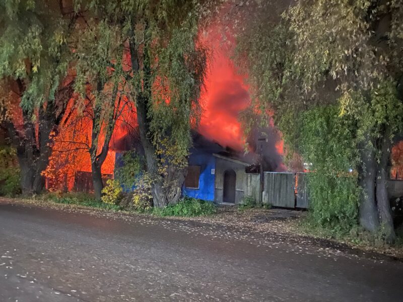 В Тверской области горело заброшенное здание