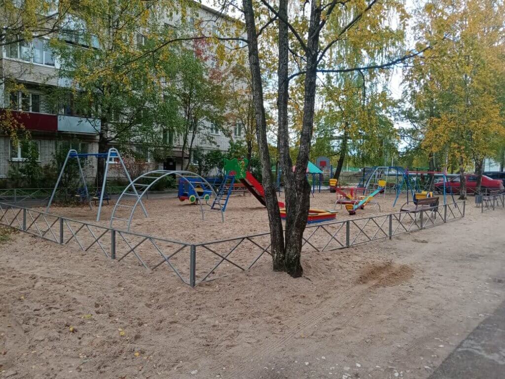В Вышневолоцком округе поставили новую детскую площадку В Вышневолоцком округе поставили новую детскую площадку