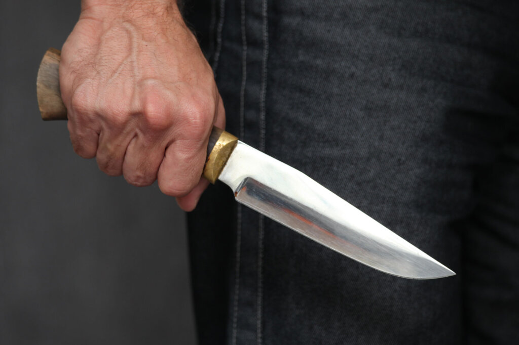 Житель Тверской области убил своего знакомого ударом ножа