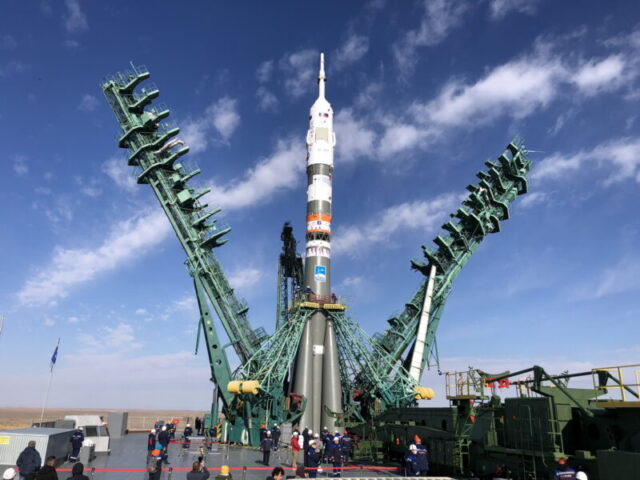 Показ старта космического корабля с киноэкипажем проекта «Вызов» в прямом эфире обеспечила «Синтерра Медиа»