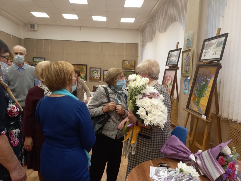 «Как прекрасен этот мир»: в Вышнем Волочке открылась выставка живописи