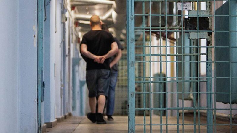 В Твери осужденный показал татуировки и получил штраф В Твери осужденный показал татуировки и получил штраф