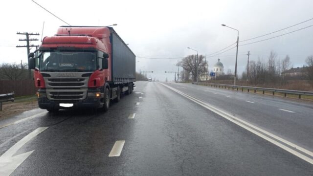 В Тверской области пешеход погиб под колесами грузовика