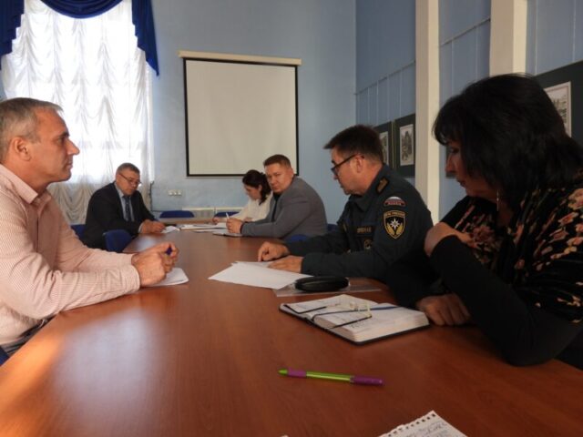 Чрезвычайные ситуации и пожарную безопасность обсудили в администрации Калязинского района Чрезвычайные ситуации и пожарную безопасность обсудили в администрации Калязинского района