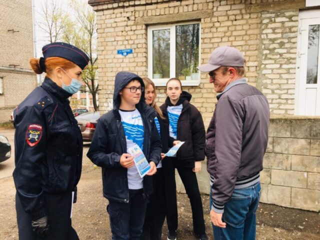 В Тверской области дети рассказали пешеходам, как правильно переходить дорогу В Тверской области дети рассказали пешеходам, как правильно переходить дорогу