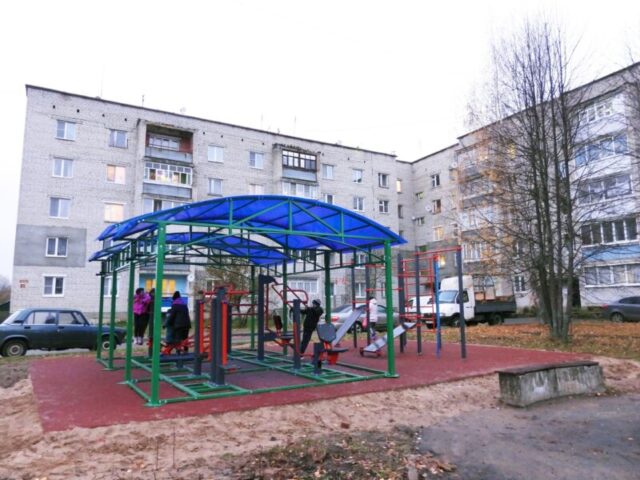 В Калязине ремонтируют дворы и устанавливают новые спортплощадки В Калязине ремонтируют дворы и устанавливают новые спортплощадки