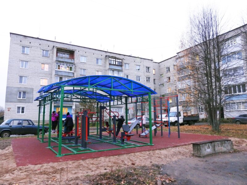 В Калязине ремонтируют дворы и устанавливают новые спортплощадки В Калязине ремонтируют дворы и устанавливают новые спортплощадки