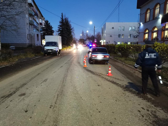 В Тверской области отечественная легковушка сбила маленького ребенка В Тверской области отечественная легковушка сбила маленького ребенка