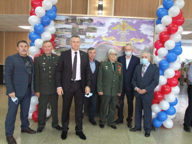 В Торопце отметили 90-летие войсковой части В Торопце отметили 90-летие войсковой части