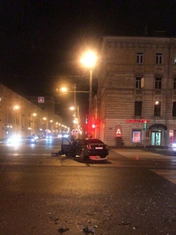 В центре Твери в серьезной аварии пострадал пассажир В центре Твери в серьезной аварии пострадал пассажир