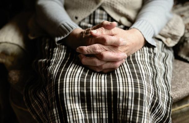 В Твери пенсионерка доверилась "полицейскому" и лишилась миллиона рублей В Твери пенсионерка доверилась "полицейскому" и лишилась миллиона рублей