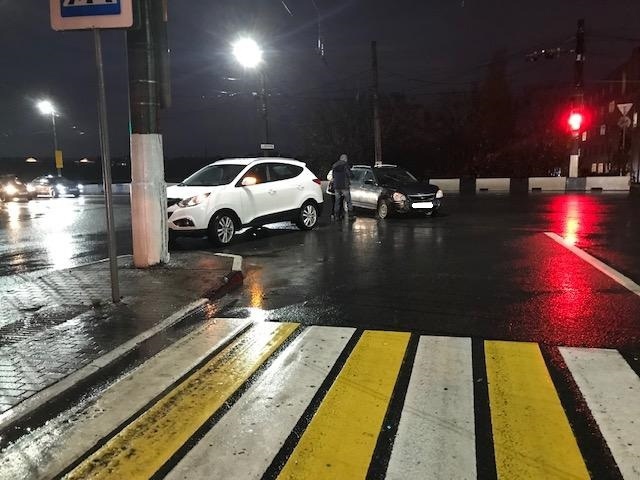 В Твери автомобилист не уступил дорогу и устроил ДТП