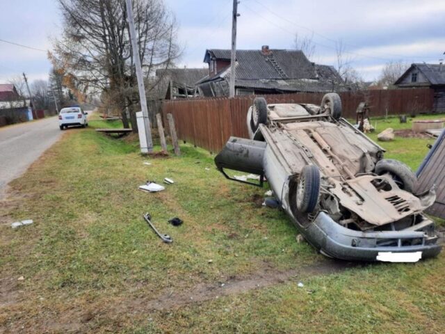 В Тверской области ВАЗ опрокинулся после того, как наехал на другой автомобиль