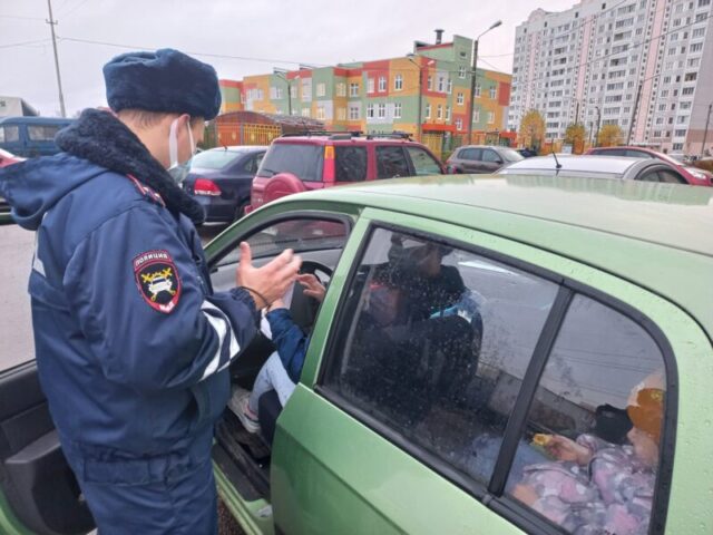 В Твери снова проверили водителей с детьми В Твери снова проверили водителей с детьми