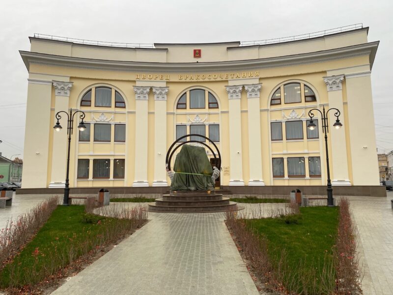 В Твери установили памятник великому князю Тверскому и его супруге В Твери установили памятник великому князю Тверскому и его супруге