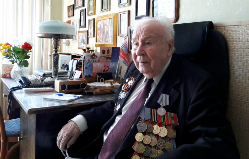 Игорь Руденя поздравил с 95-летием фронтовика, участника Парада Победы 1945 года Николая Александровича Карпова Игорь Руденя поздравил с 95-летием фронтовика, участника Парада Победы 1945 года Николая Александровича Карпова