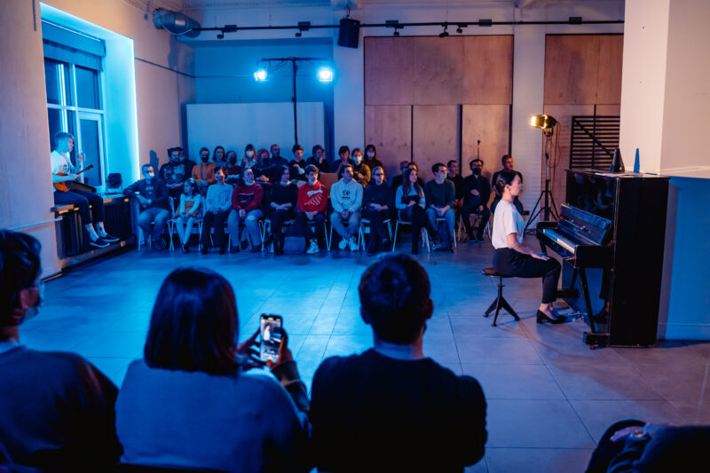 Тут мы все: в Тверском ТЮЗе Павел Макаров поставил спектакль о взрослении