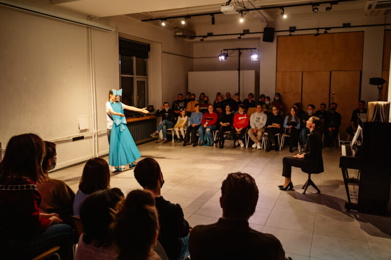 Тут мы все: в Тверском ТЮЗе Павел Макаров поставил спектакль о взрослении