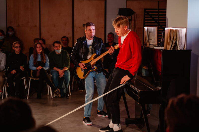 Тут мы все: в Тверском ТЮЗе Павел Макаров поставил спектакль о взрослении