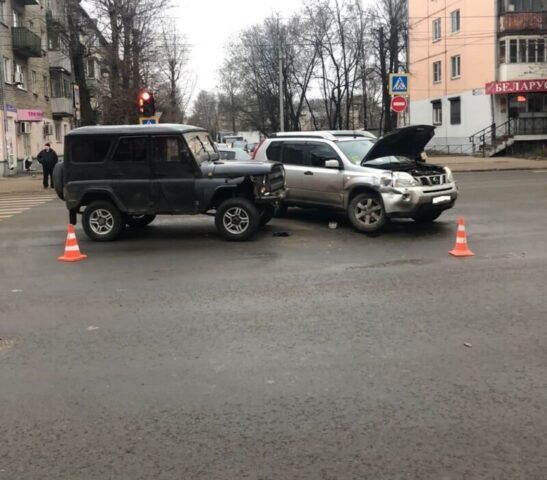В Твери столкнулись два автомобиля, есть пострадавший