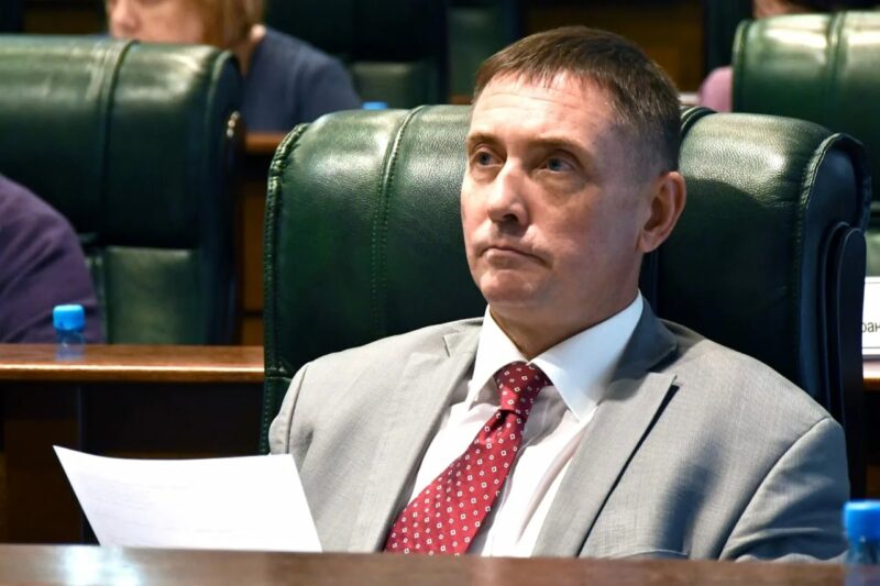Константин Антонов: Власть должна помогать людям Константин Антонов: Власть должна помогать людям