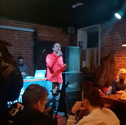 Микрофон для смельчаков: тверские поэты прочитали стихи со сцены Микрофон для смельчаков: тверские поэты прочитали стихи со сцены