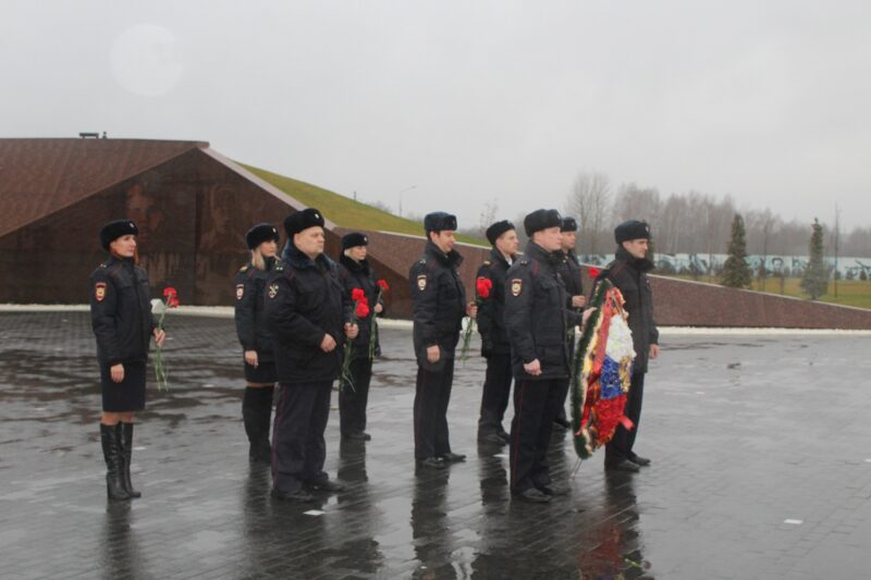 Ржевские полицейские почтили память погибших коллег Ржевские полицейские почтили память погибших коллег