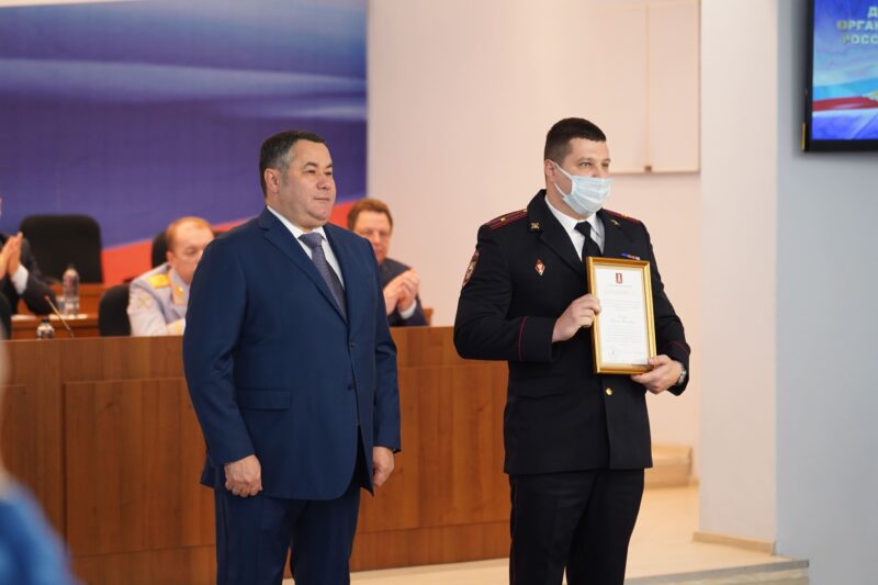 В Твери наградили сотрудников органов внутренних дел В Твери наградили сотрудников органов внутренних дел