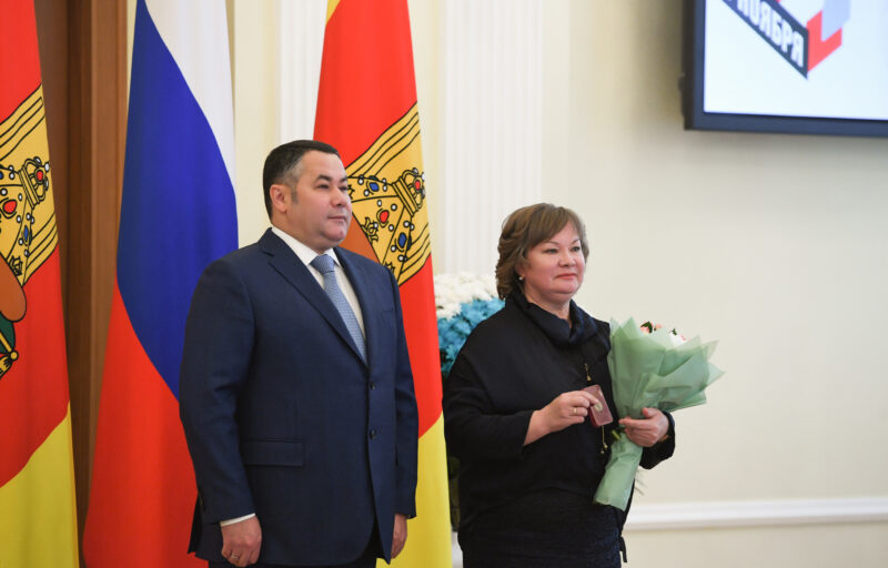 Игорь Руденя накануне Дня народного единства вручил государственные и региональные награды жителям Тверской области