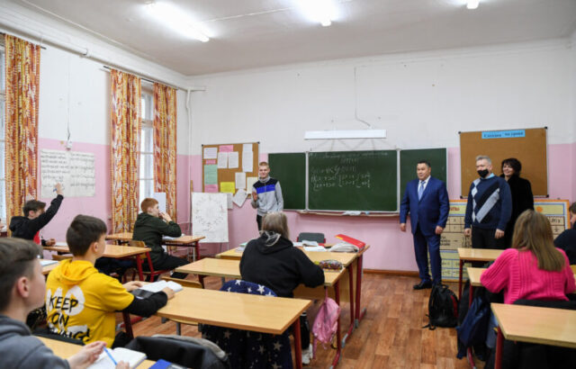 Губернатор Игорь Руденя пообщался со студентами Кувшиновского колледжа Губернатор Игорь Руденя пообщался со студентами Кувшиновского колледжа