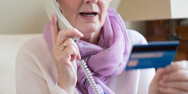 В Тверской области сразу несколько пенсионеров пострадали от действий мошенников