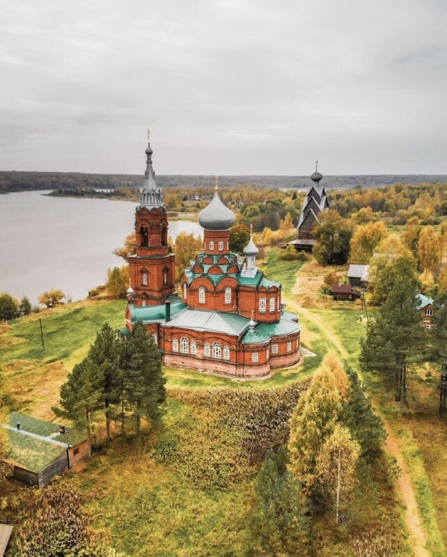 Блогер показала красочные фото старинной церкви в Тверской области