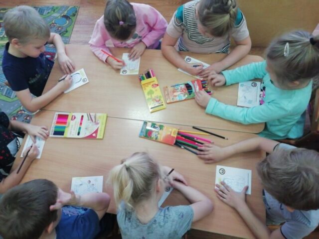 В преддверии Дня матери автоинспекторы Бологовского района посетили детский сад