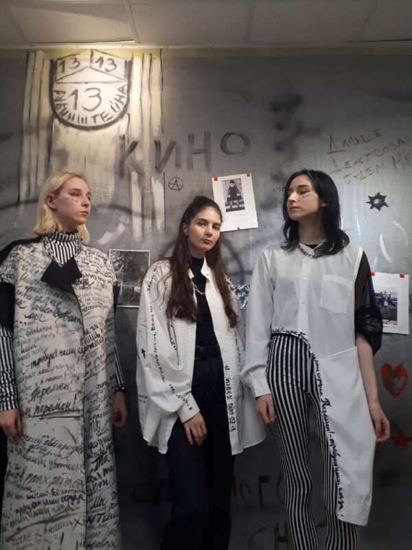 Роковая одежда: художница из Москвы представила в Твери авторскую коллекцию