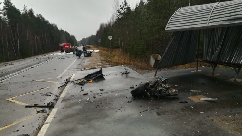 В Тверской области в страшной аварии погиб человек В Тверской области в страшной аварии погиб человек