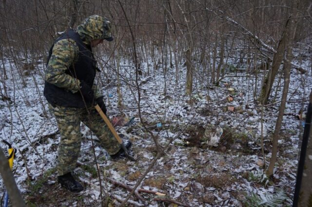 В Тверской области мужчина ударил товарища ножом и закопал тело в близлежащем лесу