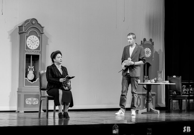 Осталось несколько дней до премьеры спектакля «Как важно быть серьезным» в Тверском театре драмы