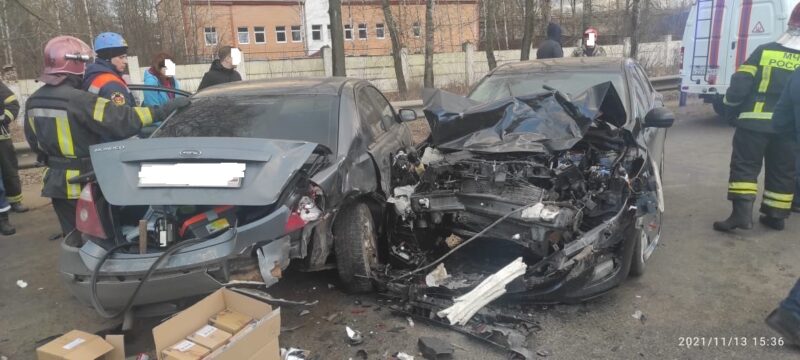 В тройном ДТП в Твери пострадала женщина
